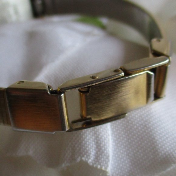 PULSAR QUARTZ GOLD WATCH – VINTAGE - Picture 12 of 15